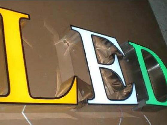 凌云介绍LED招牌的基础知识。