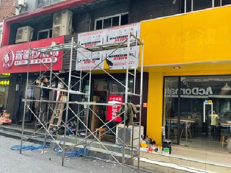 凌云制作广告招牌如何避免它发黄？